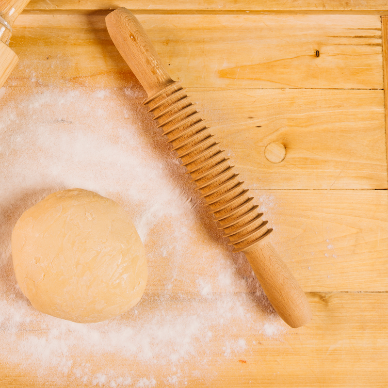 Wooden rolling pin for spaghetti
