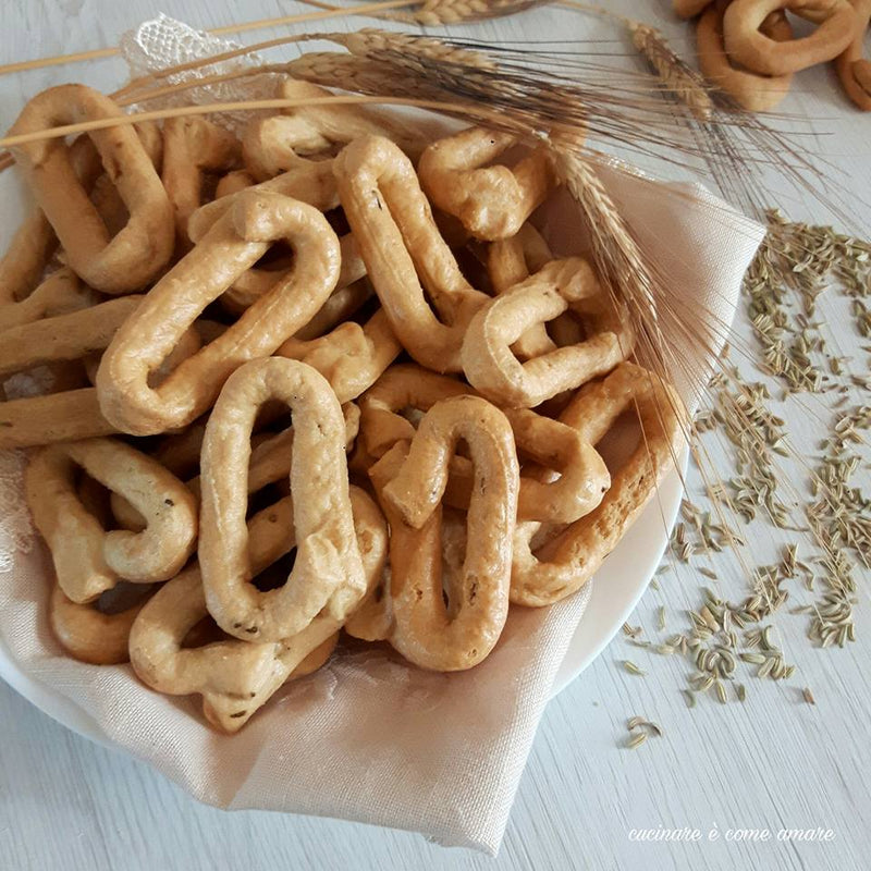 Taralli Scaldatelli of Pugliese Tradition